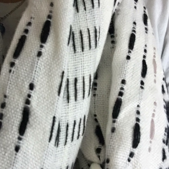 Black and white scarf with tassels! - Picture 2 of 3
